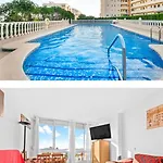 Views With Pool, شقة